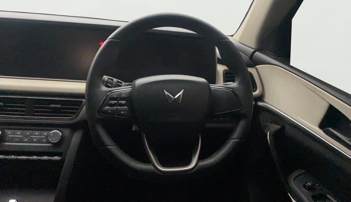 2022 Mahindra XUV700 AX 5 D MT 7 STR, Diesel, Manual, 69,334 km, Steering Wheel Close Up