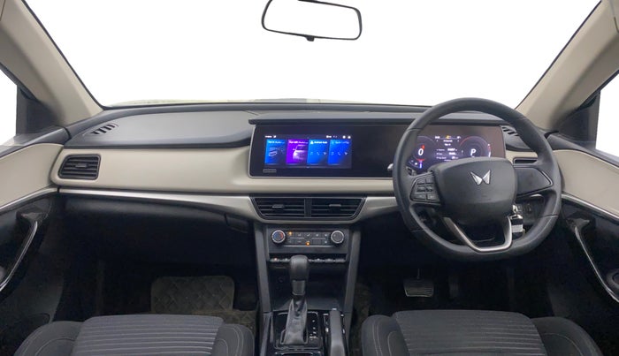 2022 Mahindra XUV700 AX 5 P AT 5 STR, Petrol, Automatic, 22,173 km, Dashboard