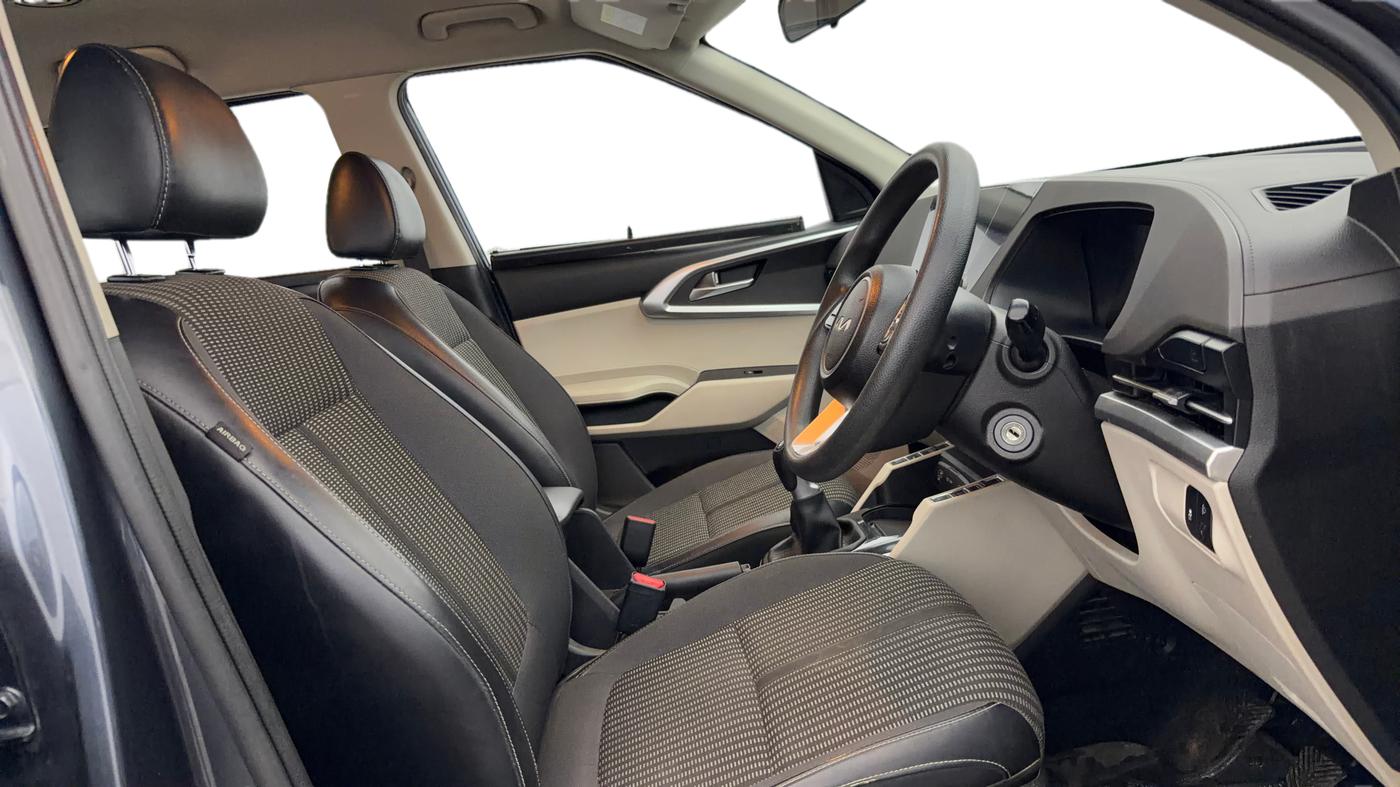 2022 KIA CARENS PRESTIGE 1.5 PETROL 7 STR, Petrol, Manual, 53,275 km, Right Side Front Door Cabin