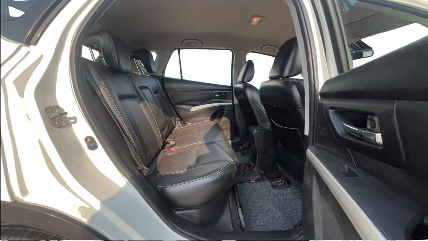 2015 Maruti S Cross ALPHA 1.6, Diesel, Manual, 1,46,616 km, Right Side Rear Door Cabin