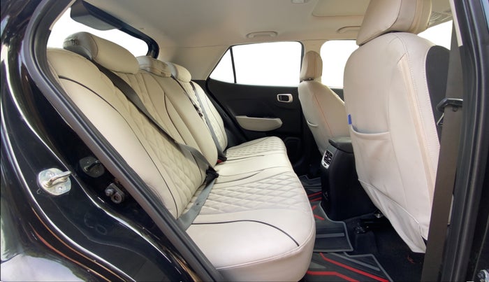 2024 Hyundai VENUE SX (O) 1.0 TURBO DCT DUAL TONE, Petrol, Automatic, 16,890 km, Right Side Rear Door Cabin