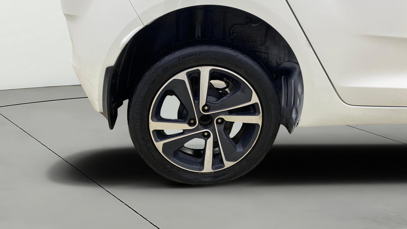 2023 Tata ALTROZ XZ (O) PETROL, Petrol, Manual, 52,627 km, Right Rear Wheel