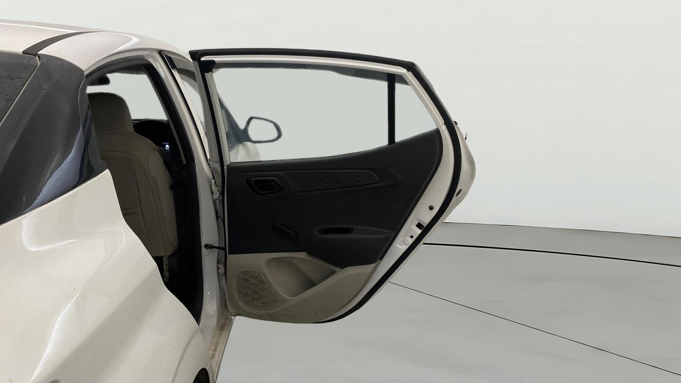 2025 Hyundai AURA E 1.2 CNG, CNG, Manual, 25,289 km, RHS Rear Door