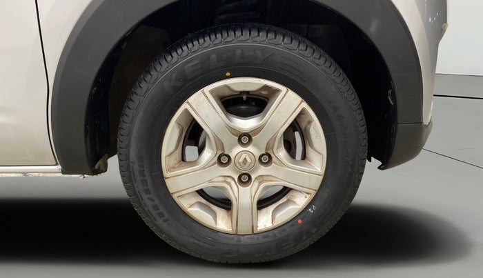 2022 Renault TRIBER RXT, Petrol, Manual, 40,073 km, Right Front Wheel