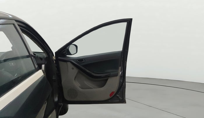 2019 Tata NEXON XM DIESEL, Diesel, Manual, 77,365 km, RHS Front Door