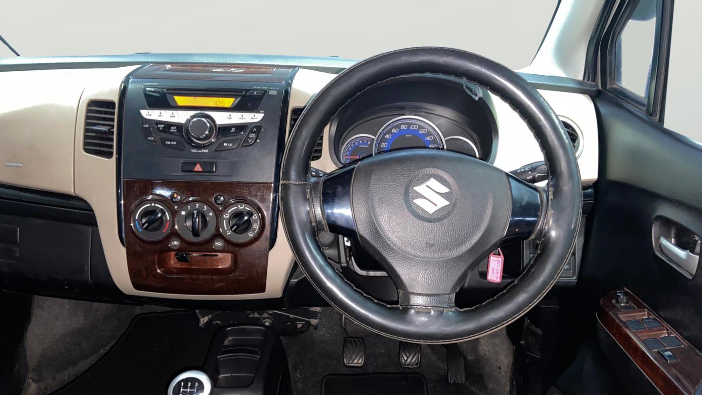 2018 Maruti Wagon R 1.0 VXI, Petrol, Manual, 38,213 km, Steering Wheel Close Up