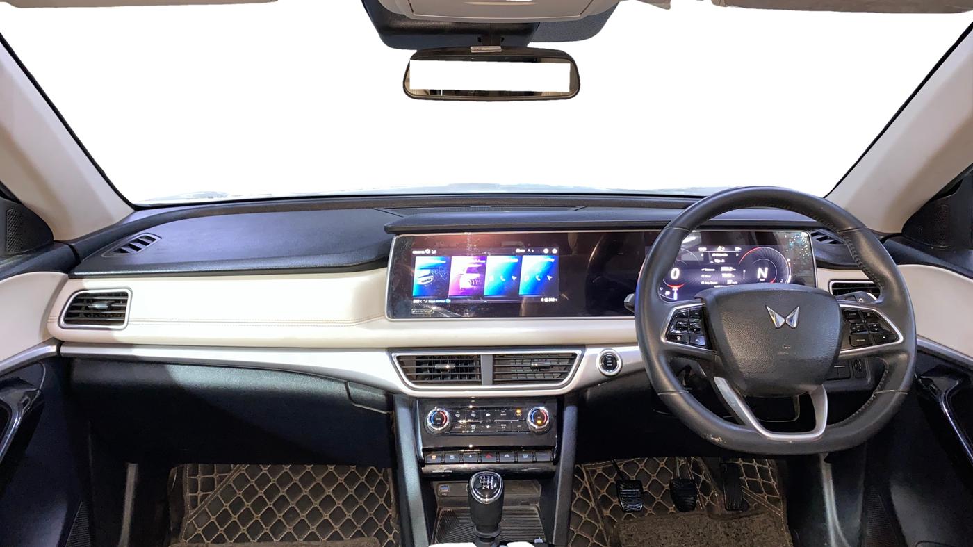 2021 Mahindra XUV700 AX 7 P MT 7 STR, Petrol, Manual, 42,941 km, Dashboard