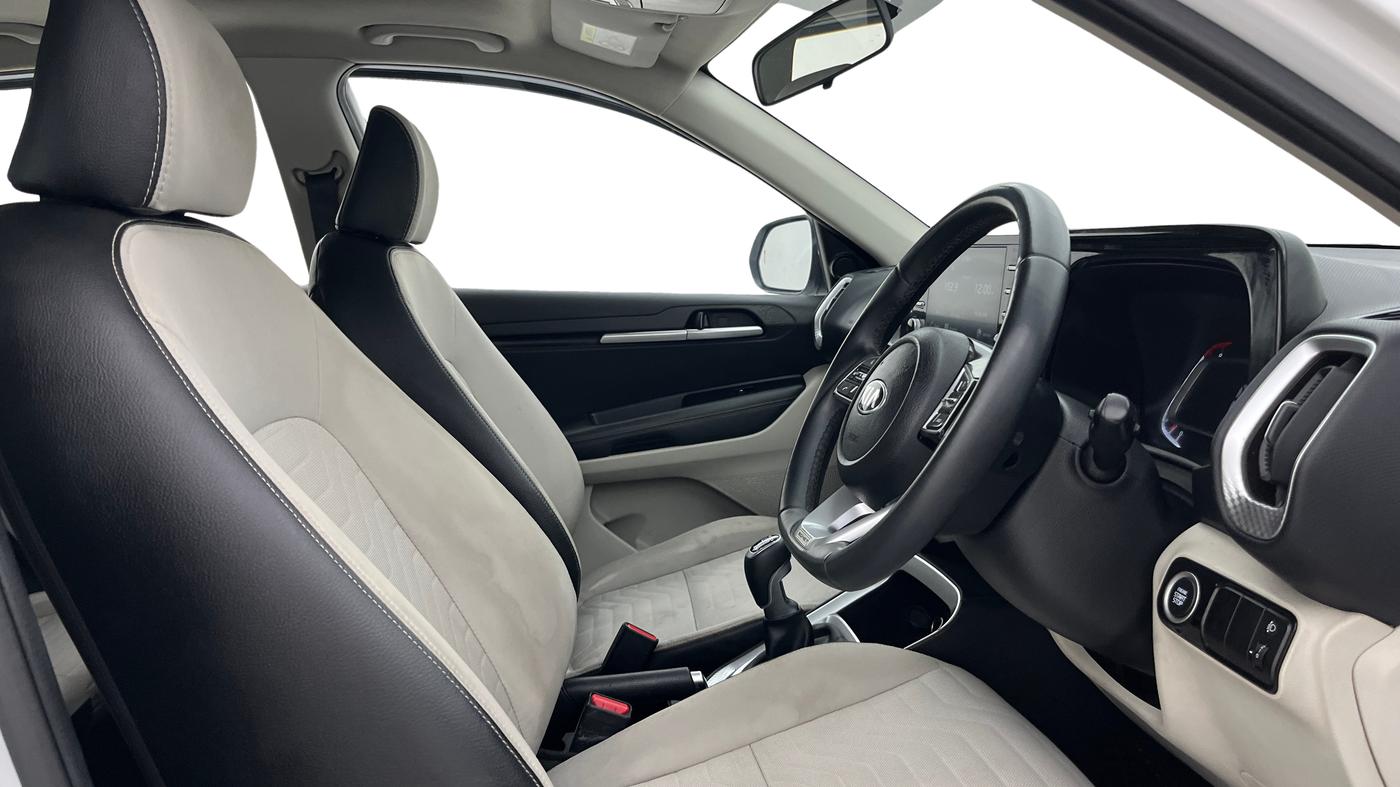 2021 KIA SONET HTX 1.0 IMT, Petrol, Manual, 52,945 km, Right Side Front Door Cabin