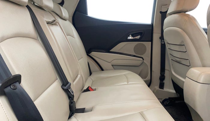 2019 Mahindra XUV300 W8 (O) 1.5 DIESEL, Diesel, Manual, 46,536 km, Right Side Rear Door Cabin