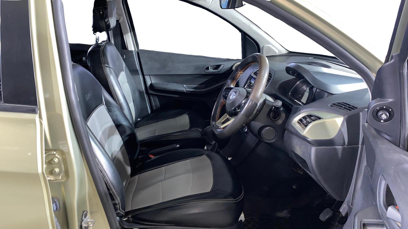 2024 Tata TIAGO NRG XZ MT, Petrol, Manual, 28,181 km, Right Side Front Door Cabin