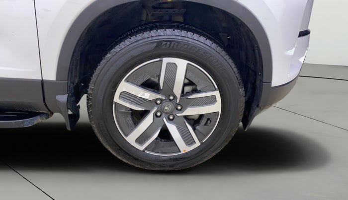 2024 Tata Safari ADVENTURE PLUS, Diesel, Manual, 29,863 km, Right Front Wheel