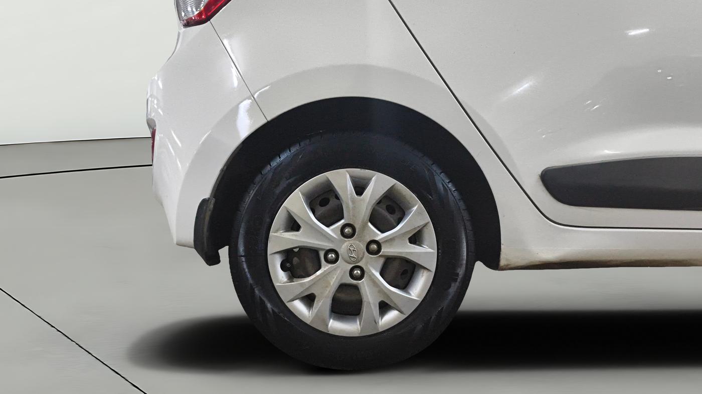2015 Hyundai Grand i10 SPORTZ 1.2 KAPPA VTVT, Petrol, Manual, 27,417 km, Right Rear Wheel
