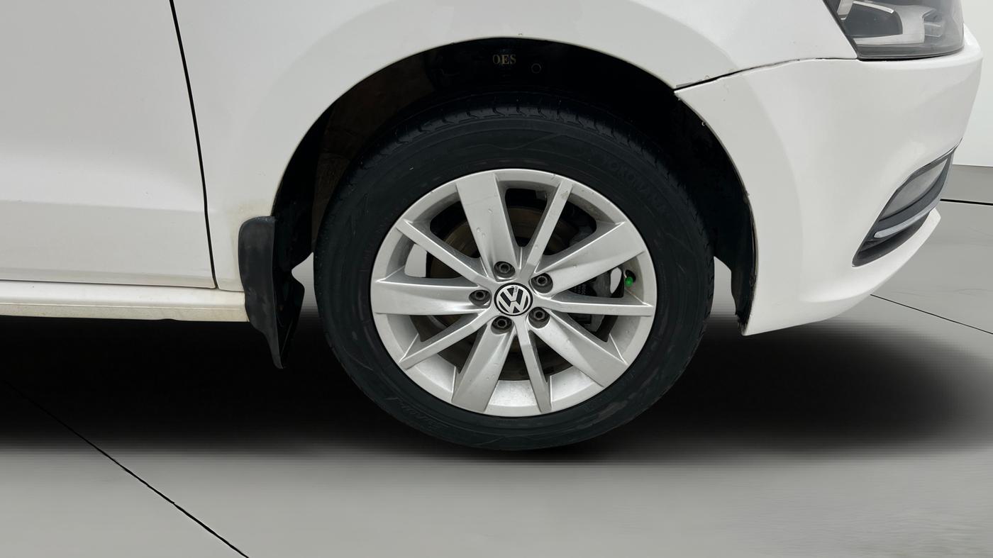 2015 Volkswagen Polo HIGHLINE1.2L, Petrol, Manual, 85,932 km, Right Front Wheel