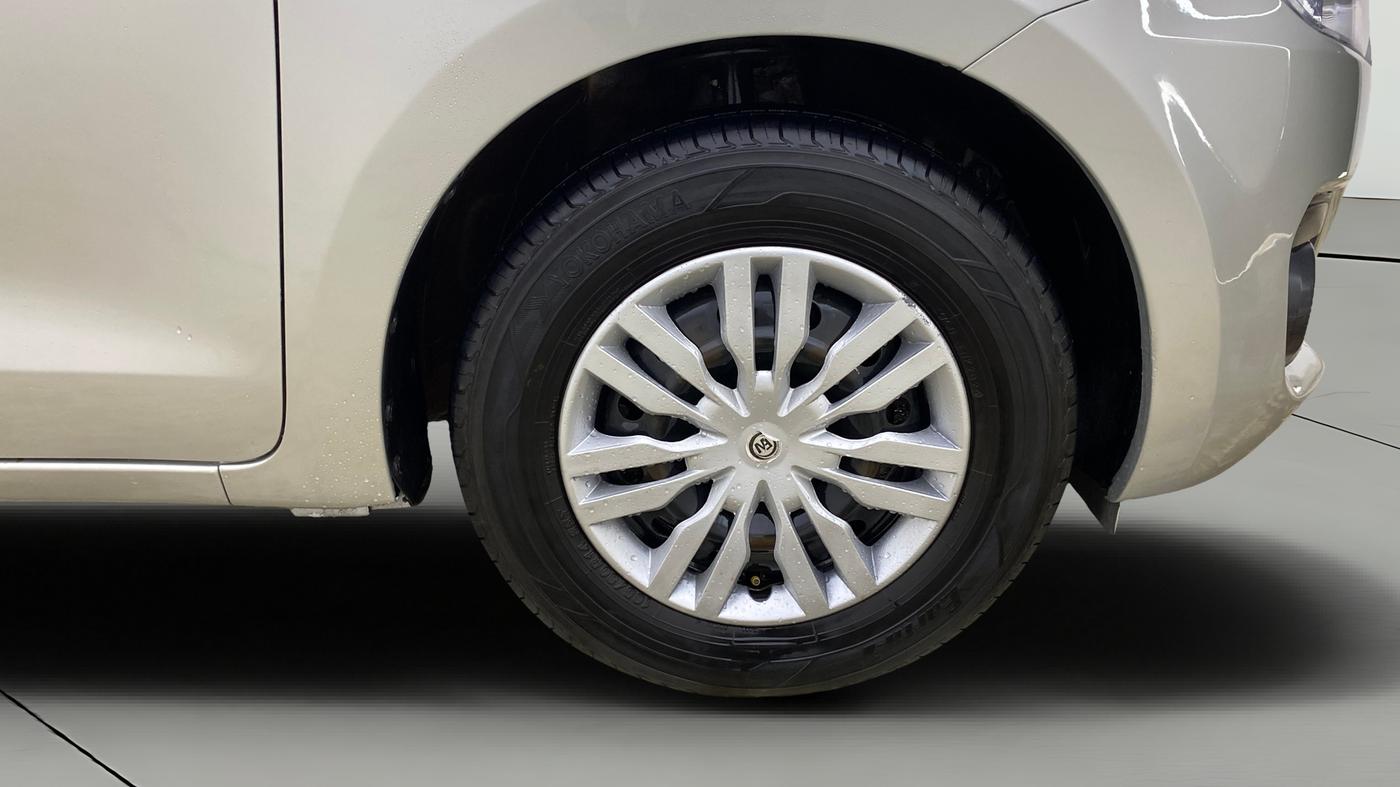 2019 Maruti Swift VXI AMT, Petrol, Automatic, 91,974 km, Right Front Wheel