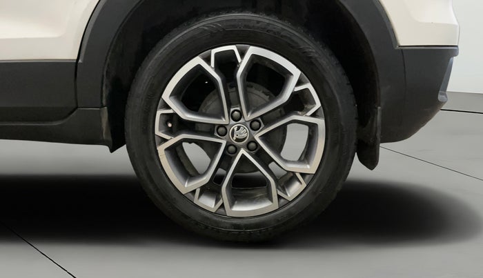 2023 Skoda KUSHAQ STYLE 1.0L TSI AT (6 AIRBAGS), Petrol, Automatic, 39,765 km, Left Rear Wheel