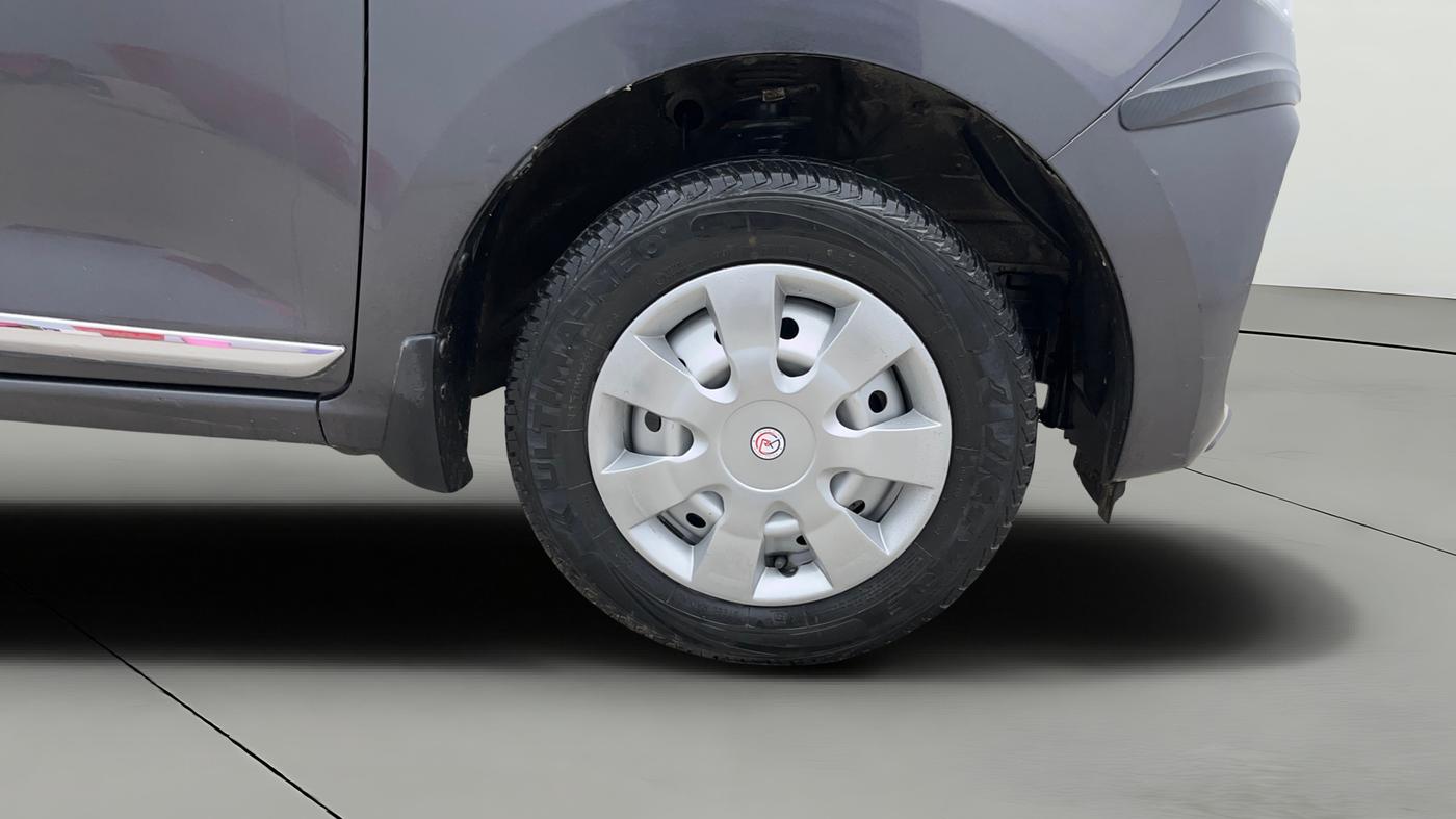 2023 Maruti Alto K10 LXI, Petrol, Manual, 23,127 km, Right Front Wheel