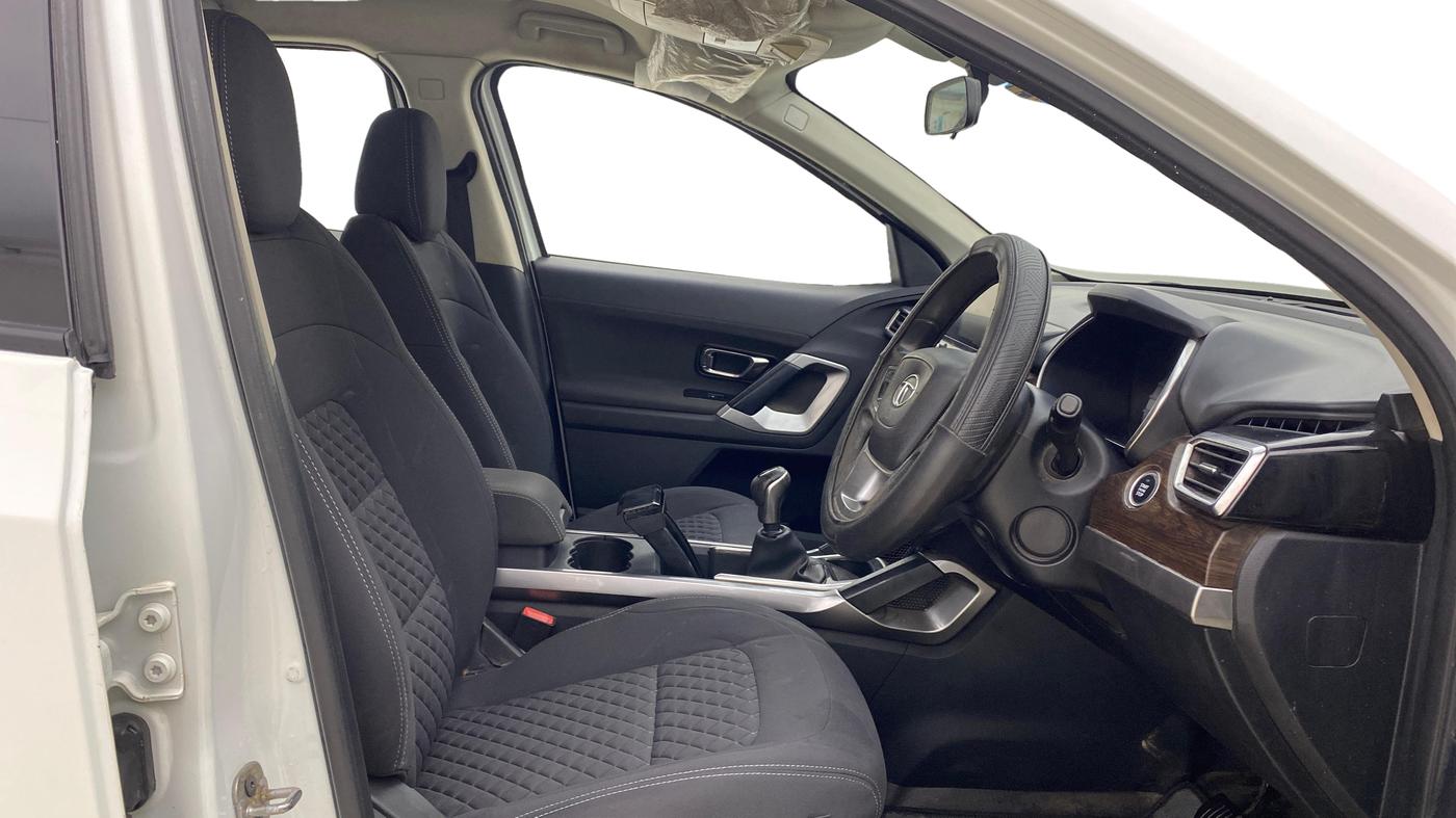 2022 Tata Harrier XT 2.0L KRYOTEC, Diesel, Manual, 1,01,148 km, Right Side Front Door Cabin