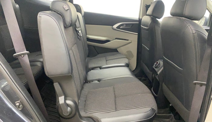 2023 KIA CARENS PRESTIGE 1.5 PETROL 7 STR, Petrol, Manual, 2,787 km, Right Side Rear Door Cabin