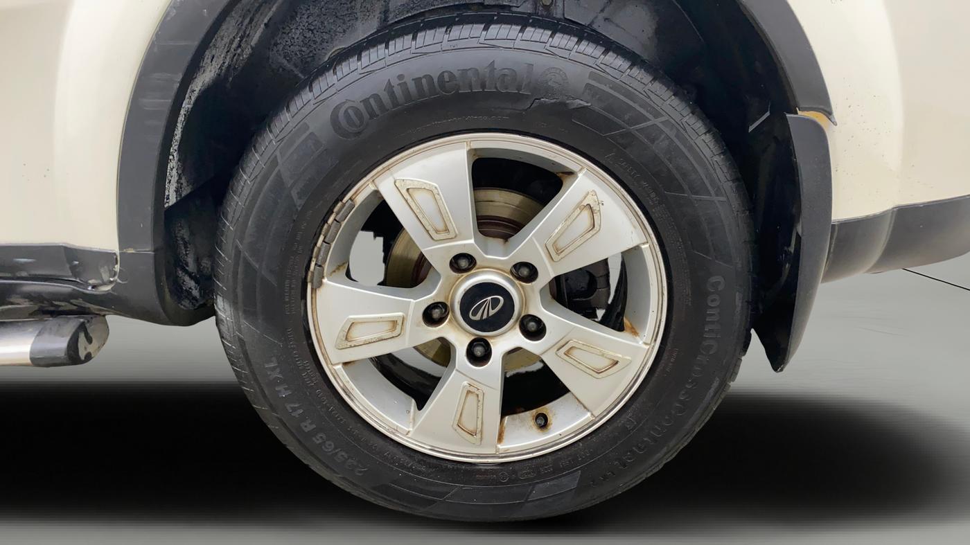 2012 Mahindra XUV500 W8 AWD, Diesel, Manual, 1,23,111 km, Left Rear Wheel
