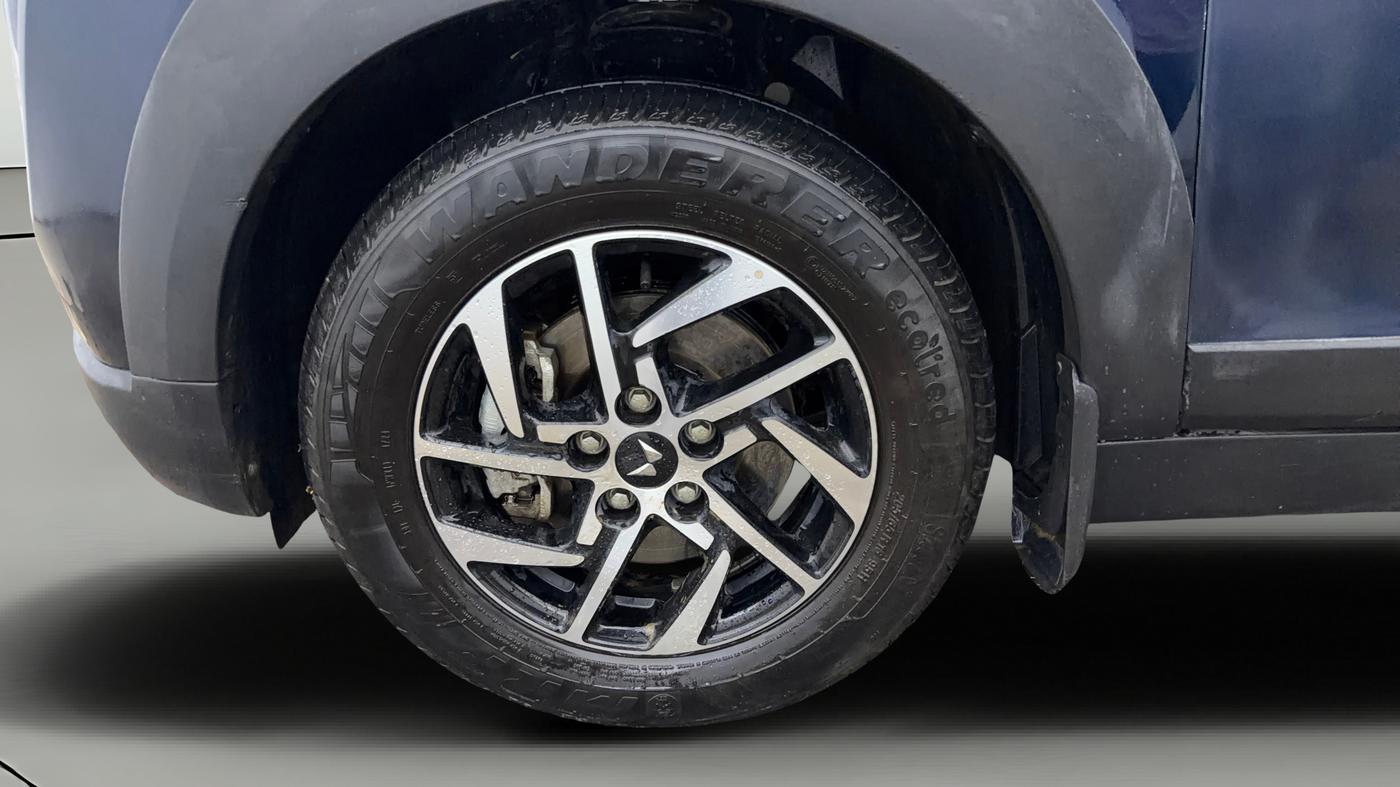 2024 Mahindra XUV 3XO AX5 1.2 L TCMPFi, Petrol, Manual, 8,818 km, Left Front Wheel