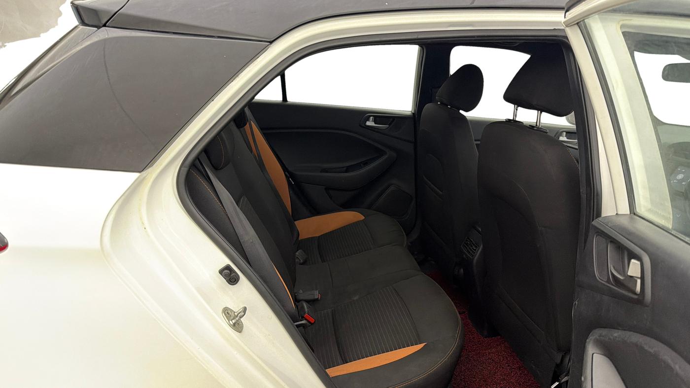 2017 Hyundai Elite i20 ASTA 1.2 DUAL TONE, Petrol, Manual, 72,097 km, Right Side Rear Door Cabin