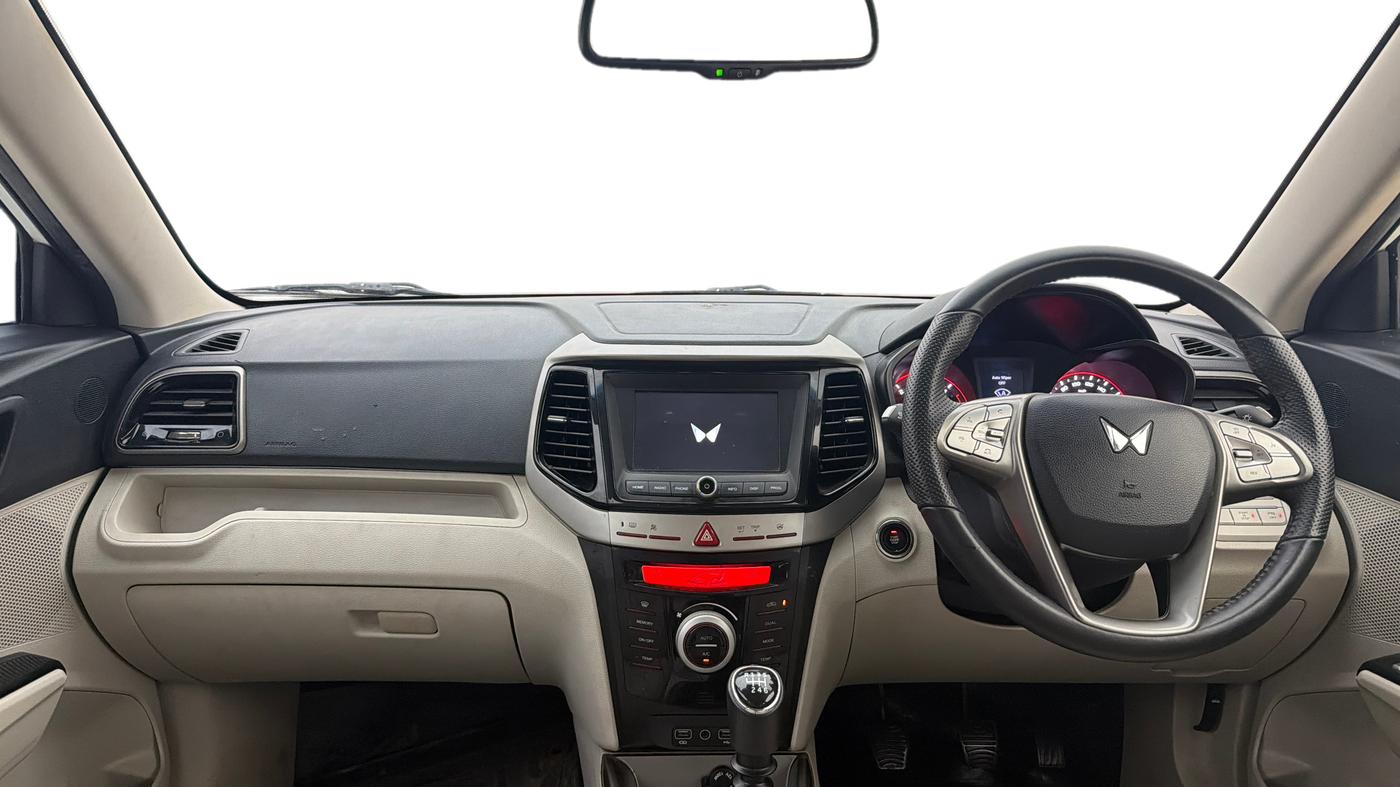 2024 Mahindra XUV300 W8 (O) 1.5 DIESEL, Diesel, Manual, 23,542 km, Dashboard