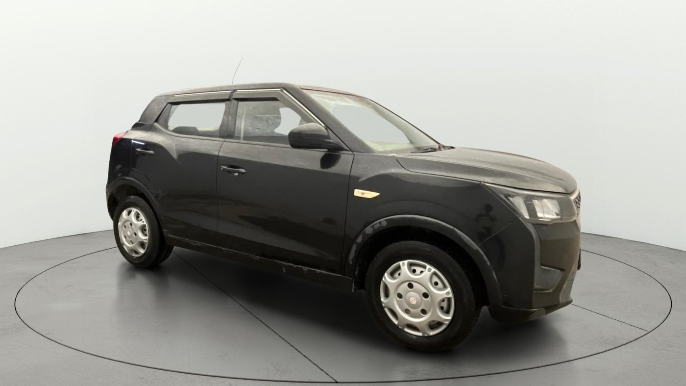 2021 Mahindra XUV300 W4 1.2 PETROL, Petrol, Manual, 63,929 km, Right Front Diagonal
