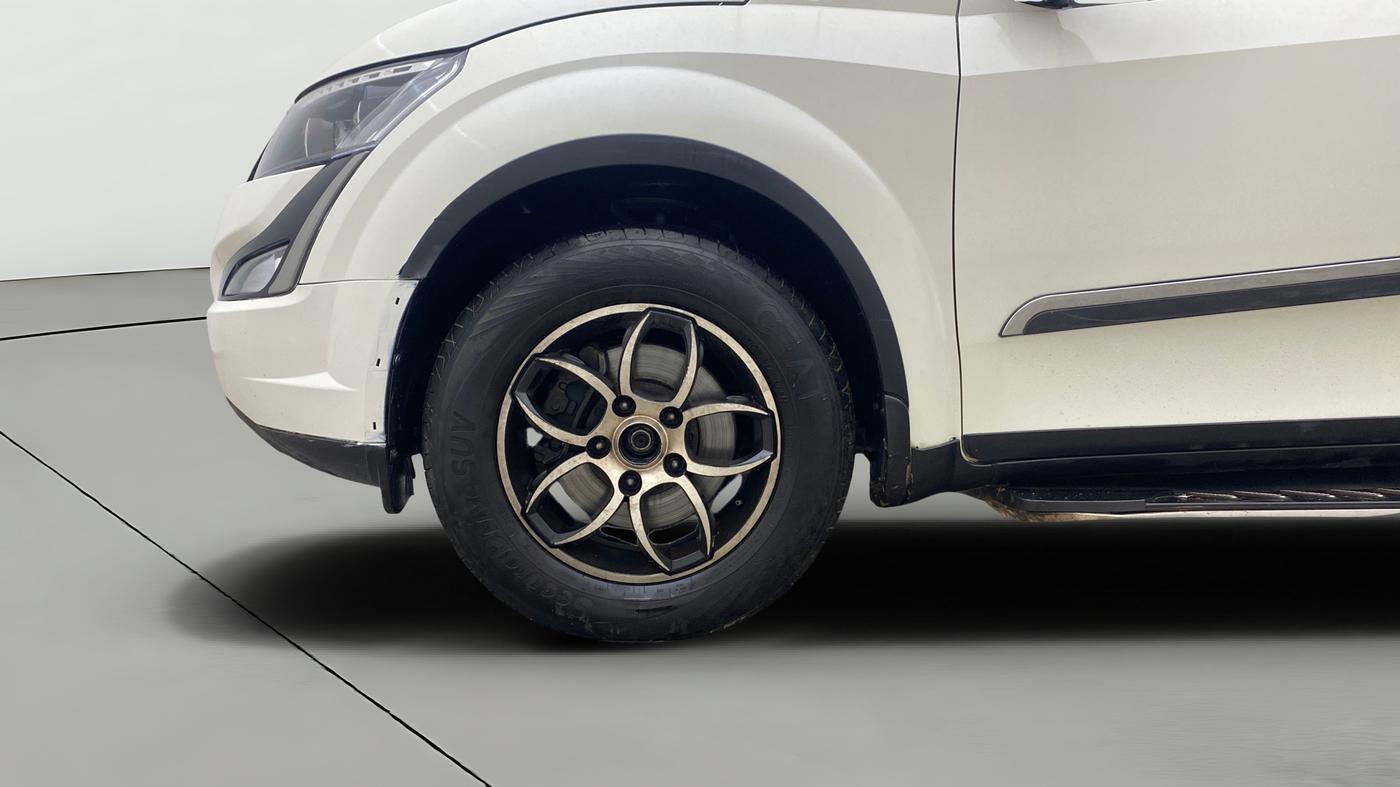 2020 Mahindra XUV500 W7, Diesel, Manual, 44,835 km, Left Front Wheel