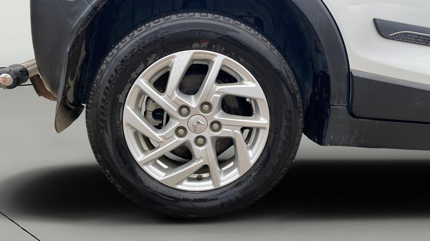 2022 Mahindra XUV300 W8 1.2 PETROL, Petrol, Manual, 15,635 km, Right Rear Wheel