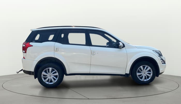 2018 Mahindra XUV500 W7, Diesel, Manual, 1,03,059 km, Right Side View