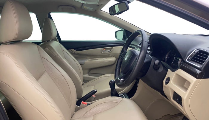 2016 Maruti Ciaz ZXI+, Petrol, Manual, 35,951 km, Right Side Front Door Cabin