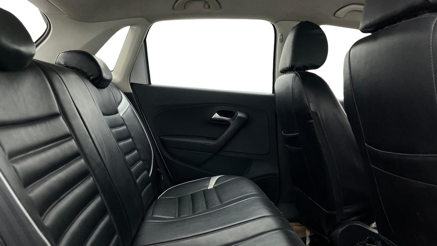 2014 Volkswagen Polo COMFORTLINE 1.5L, Diesel, Manual, 86,266 km, Right Side Rear Door Cabin
