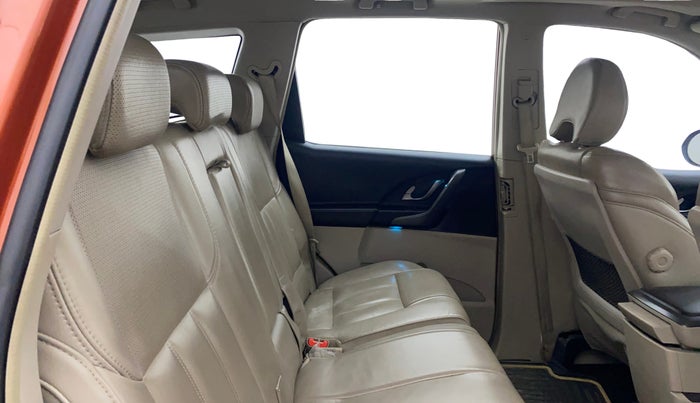 2017 Mahindra XUV500 W10, Diesel, Manual, 99,576 km, Right Side Rear Door Cabin