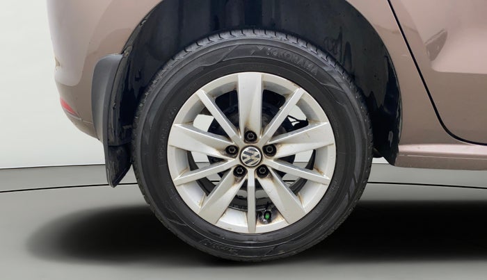 2016 Volkswagen Polo HIGHLINE1.2L, Petrol, Manual, 76,285 km, Right Rear Wheel