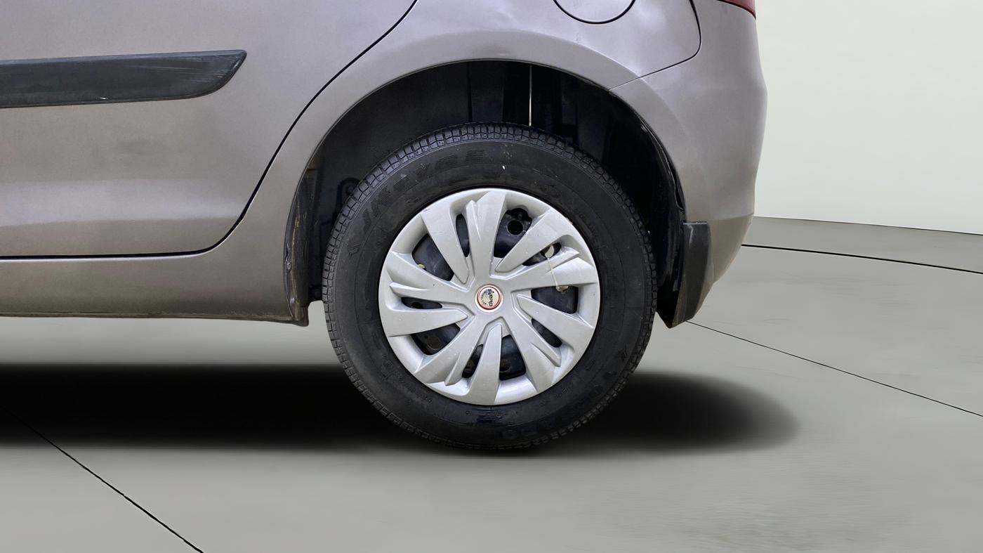 2014 Maruti Swift VXI, Petrol, Manual, 32,907 km, Left Rear Wheel