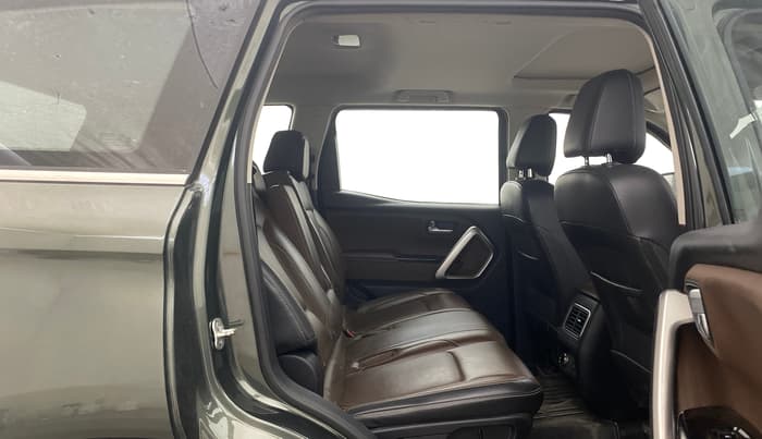 2023 Mahindra SCORPIO-N Z8 L DIESEL AT 4WD 7 STR, Diesel, Automatic, 45,447 km, Right Side Rear Door Cabin