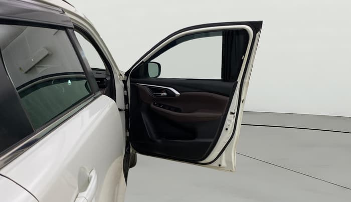 2023 Maruti Grand Vitara ALPHA SMART HYBRID AT, Petrol, Automatic, 14,791 km, RHS Front Door