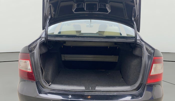 2012 Skoda Rapid ELEGANCE 1.6 MPI MT, Petrol, Manual, 1,04,264 km, Boot Open Zoomed View