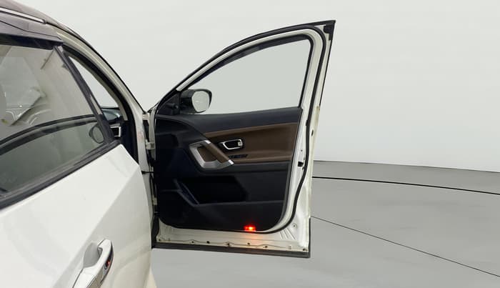 2021 Tata Harrier XZA PLUS 2.0L DUAL TONE, Diesel, Automatic, 1,20,815 km, RHS Front Door