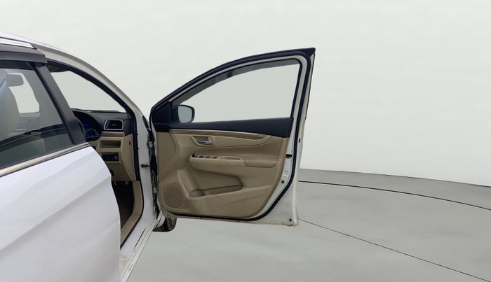 2020 Maruti Ciaz ALPHA 1.5 SHVS PETROL, CNG, Manual, 1,43,410 km, RHS Front Door