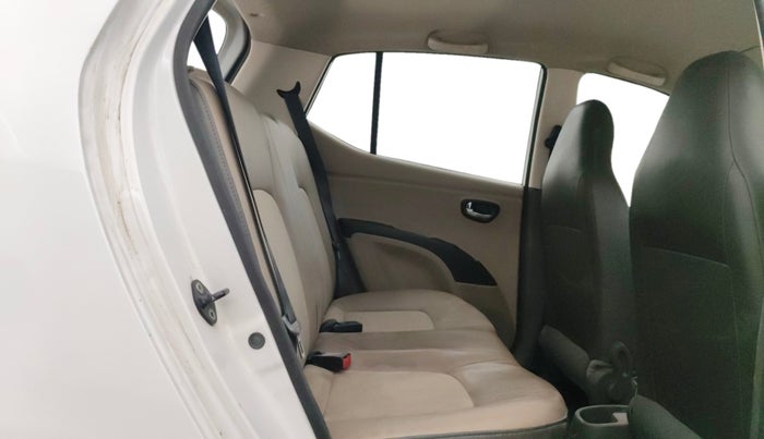 2015 Hyundai i10 SPORTZ 1.1, Petrol, Manual, 23,803 km, Right Side Rear Door Cabin