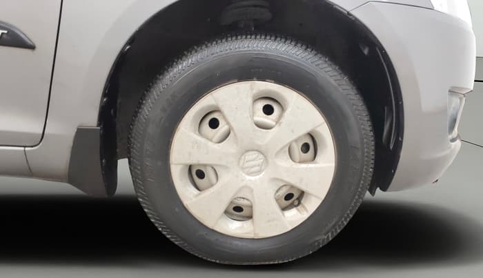 2013 Maruti Swift LXI, Petrol, Manual, 32,614 km, Right Front Wheel