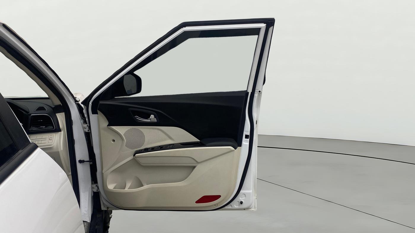 2024 Mahindra XUV 3XO AX5L 1.2 TGDi AT, Petrol, Automatic, 21,912 km, RHS Front Door
