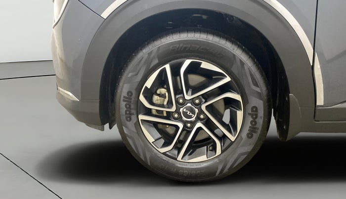 2022 KIA CARENS LUXURY PLUS 1.4 PETROL 7 STR, Petrol, Manual, 44,222 km, Left Front Wheel