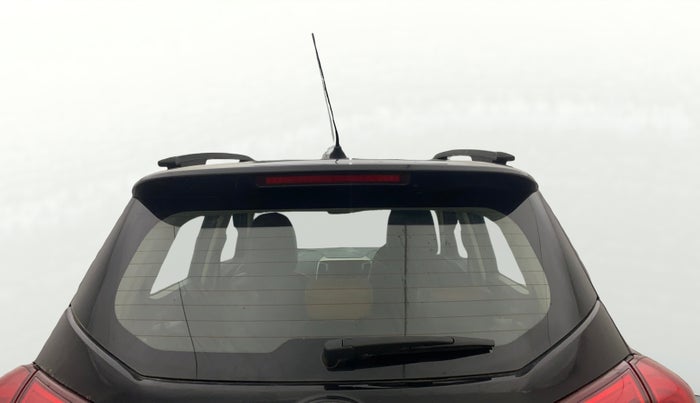 2020 Mahindra XUV300 W8 1.5 DIESEL, Diesel, Manual, 1,04,106 km, Rear Windshield