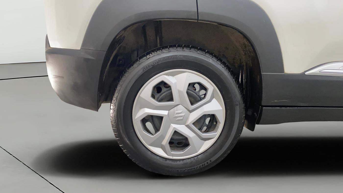 2023 Maruti BREZZA LXI S- CNG, CNG, Manual, 43,046 km, Right Rear Wheel