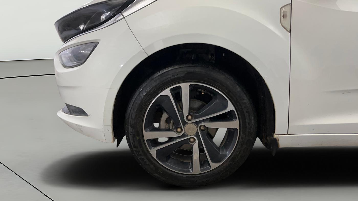 2023 Tata ALTROZ XZA PLUS, Petrol, Automatic, 82,235 km, Left Front Wheel