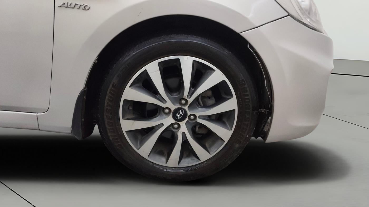 2014 Hyundai Verna FLUIDIC 1.6 CRDI SX OPT AT, Diesel, Automatic, 74,245 km, Right Front Wheel