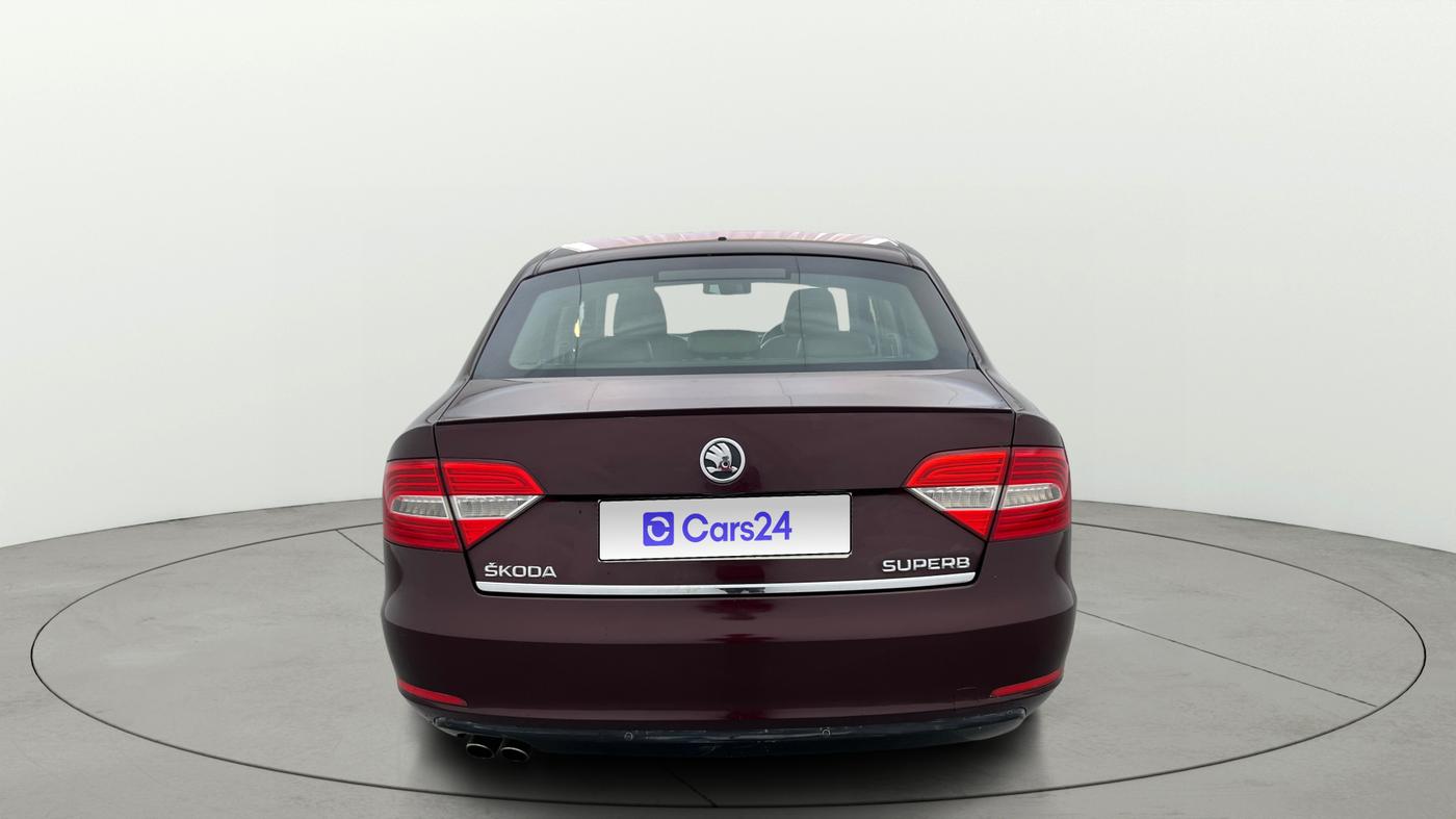 2014 Skoda Superb ELEGANCE 1.8 TSI AT, Petrol, Automatic, 1,17,710 km, Back/Rear