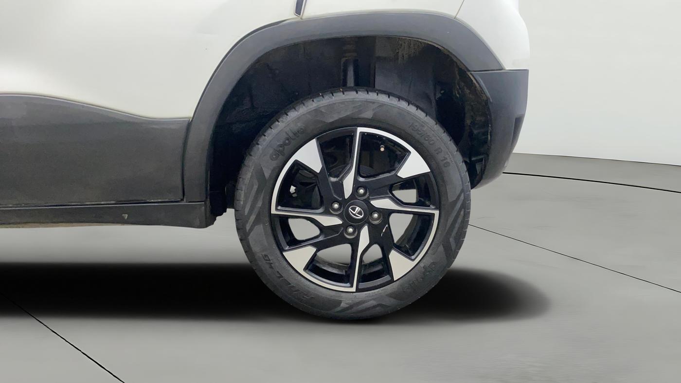 2023 Tata PUNCH CREATIVE  MT, Petrol, Manual, 72,599 km, Left Rear Wheel